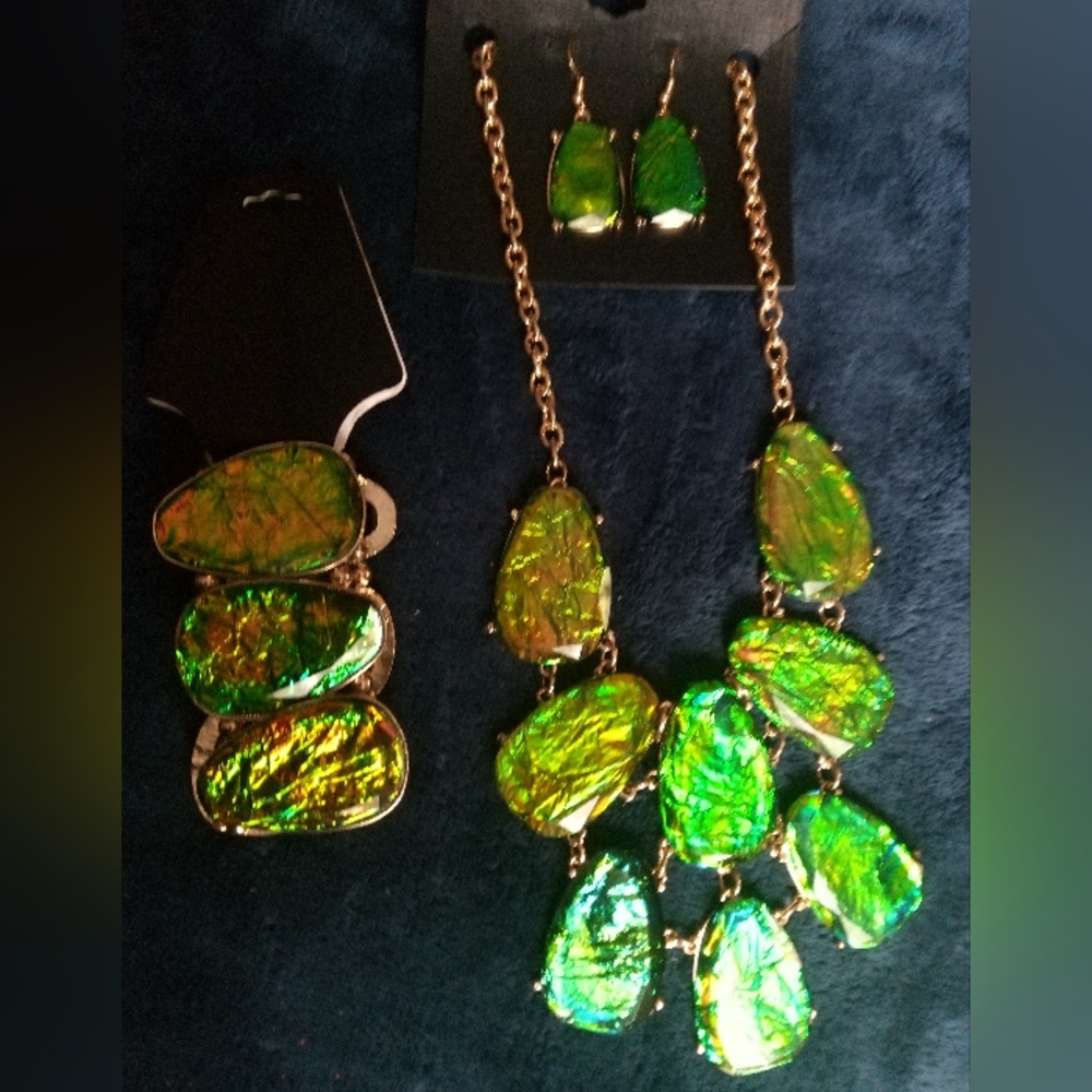 Green Stone Necklace, Earrings and Bracelet Set